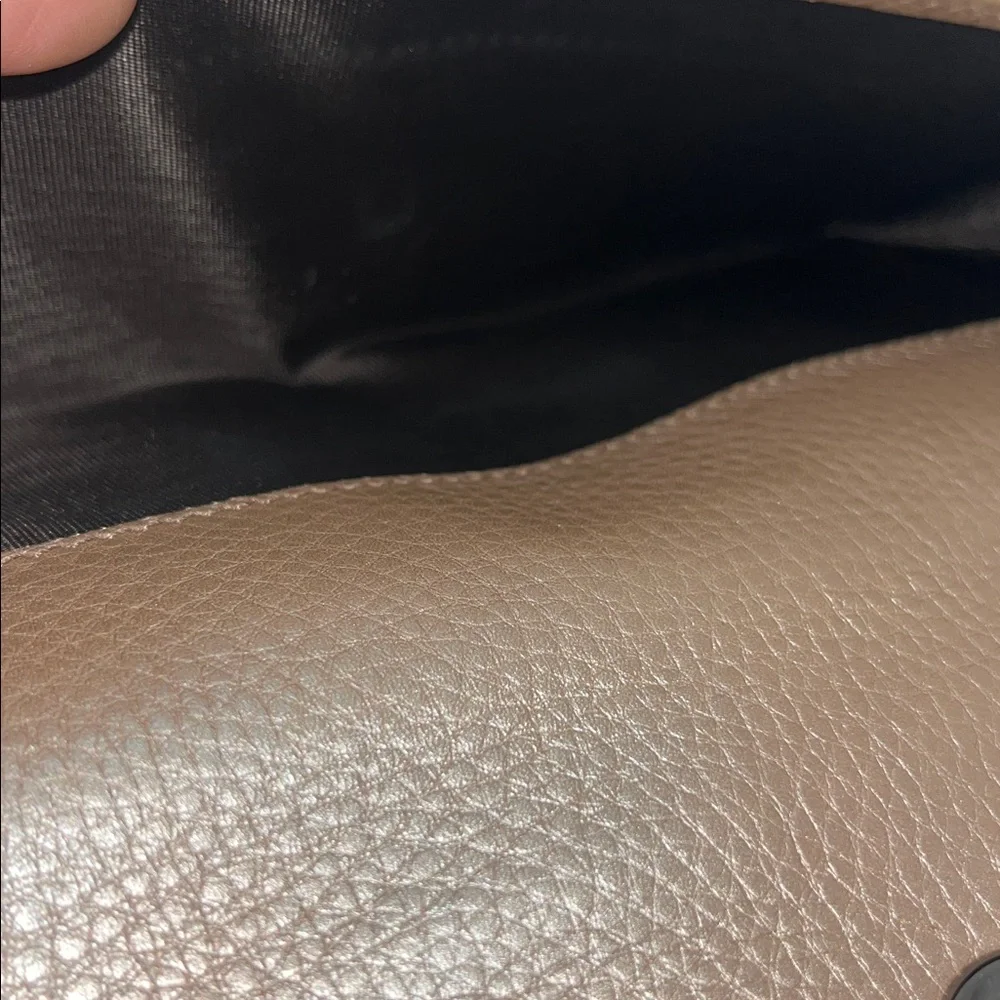 Gucci comes dust